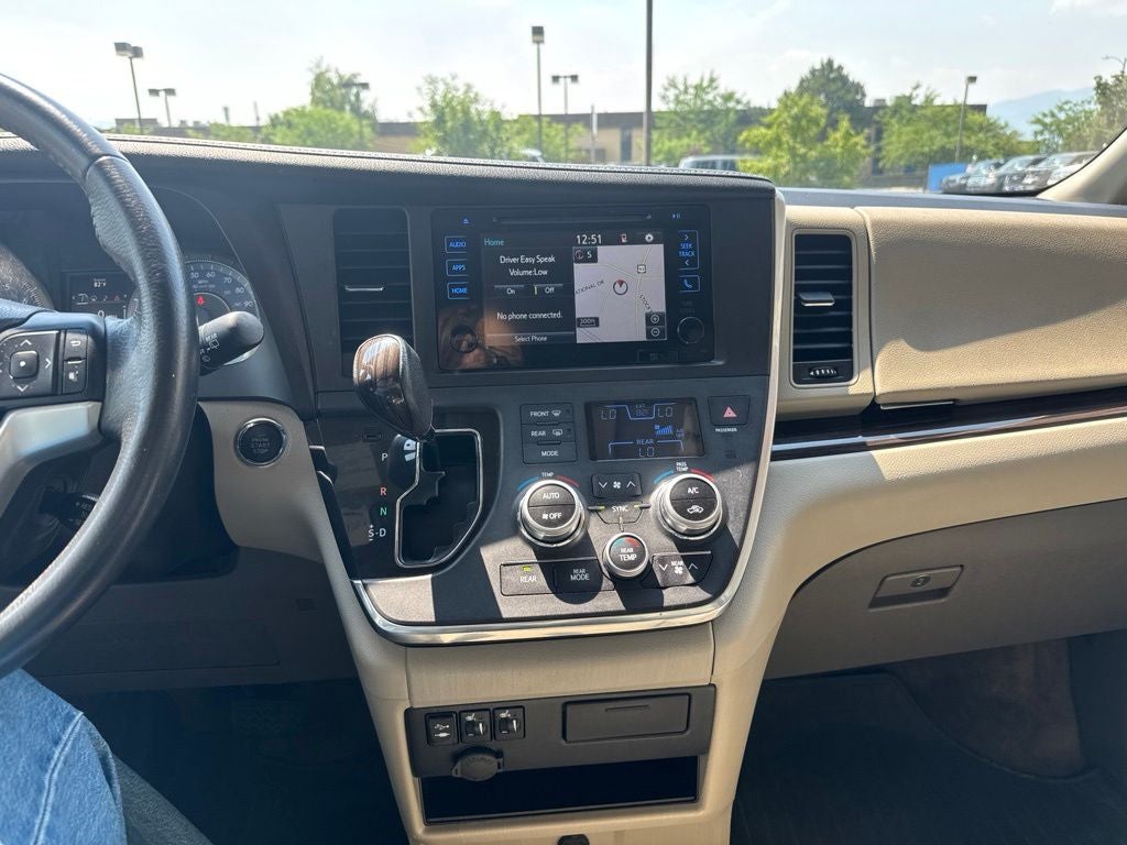 2017 Toyota Sienna XLE Auto Access Seat