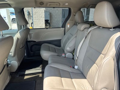 2017 Toyota Sienna XLE Auto Access Seat