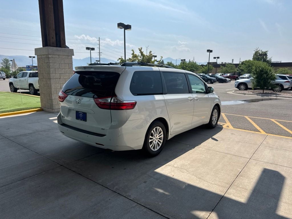 2017 Toyota Sienna XLE Auto Access Seat
