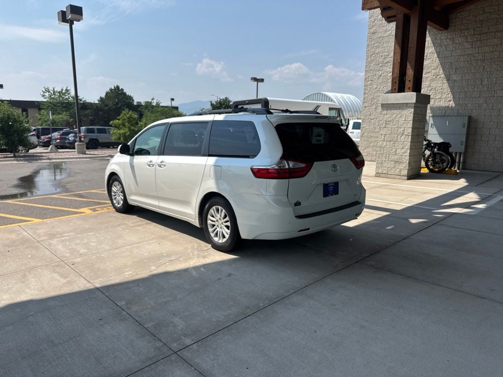 2017 Toyota Sienna XLE Auto Access Seat