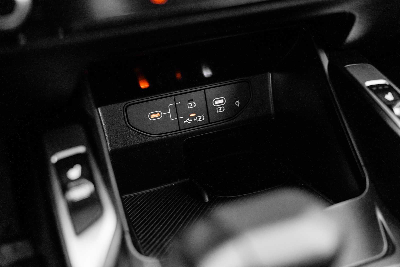 2025 Kia Sorento X-Line EX