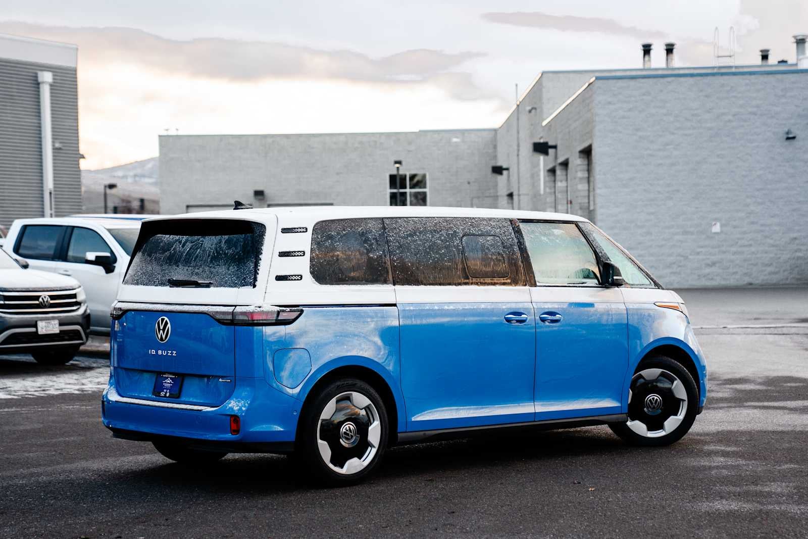 2025 Volkswagen ID. Buzz Pro S Plus AWD