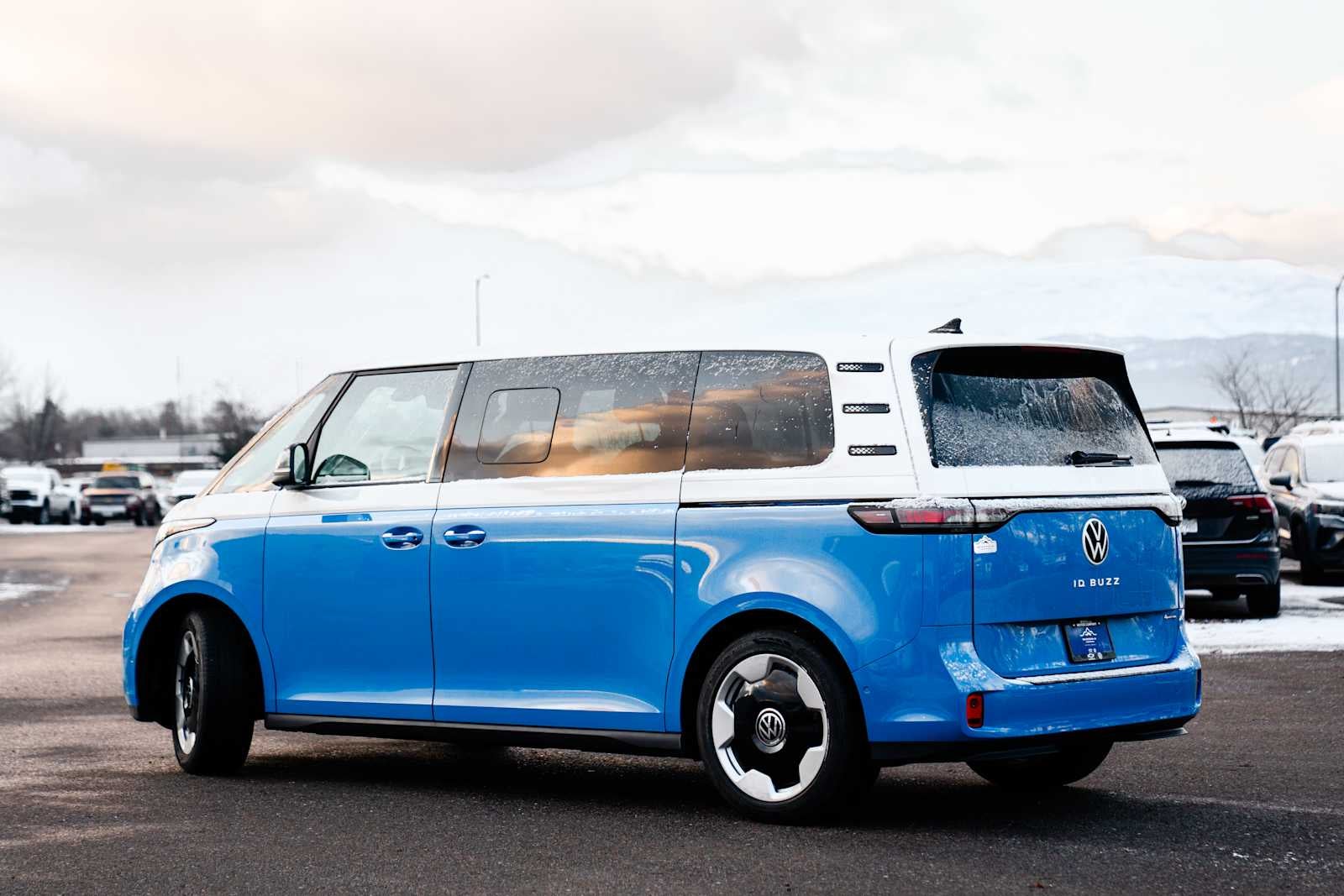 2025 Volkswagen ID. Buzz Pro S Plus AWD