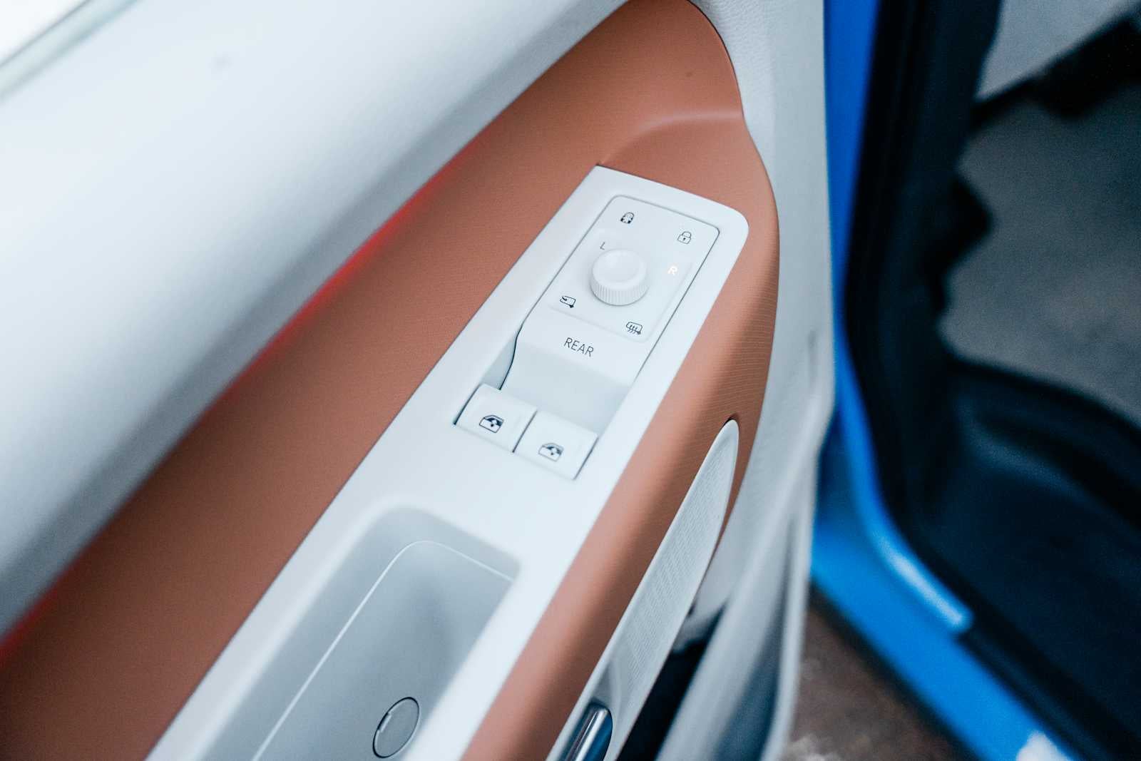 2025 Volkswagen ID. Buzz Pro S Plus AWD