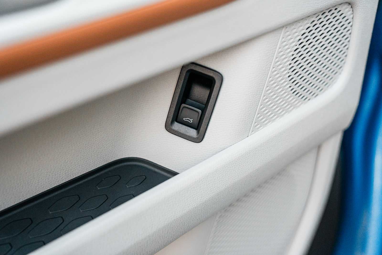 2025 Volkswagen ID. Buzz Pro S Plus AWD