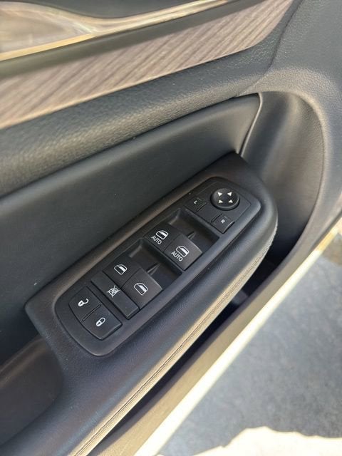 2016 Chrysler 200 C
