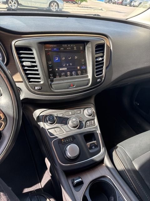 2016 Chrysler 200 C