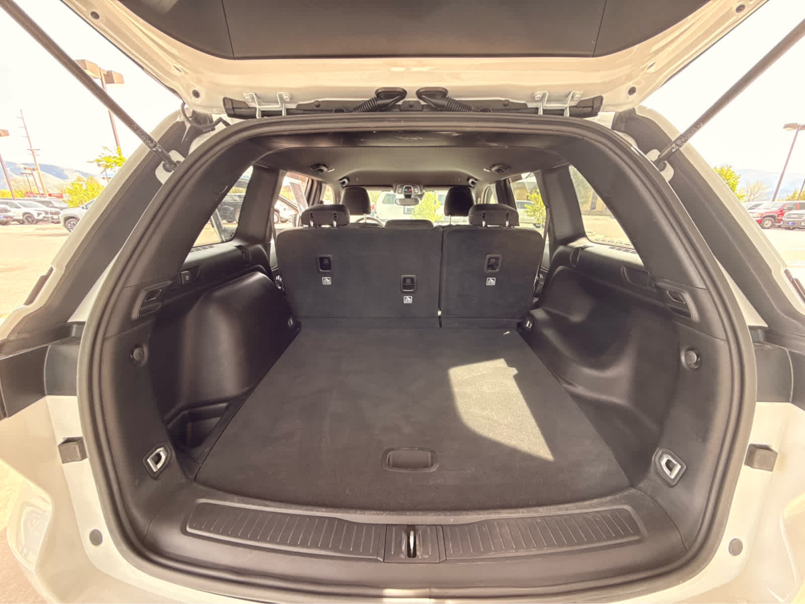 2024 Jeep Grand Cherokee Laredo 4x4