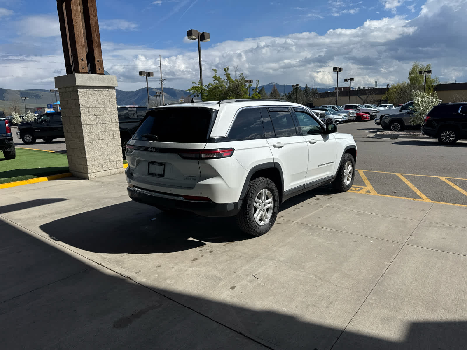 2024 Jeep Grand Cherokee Laredo 4x4
