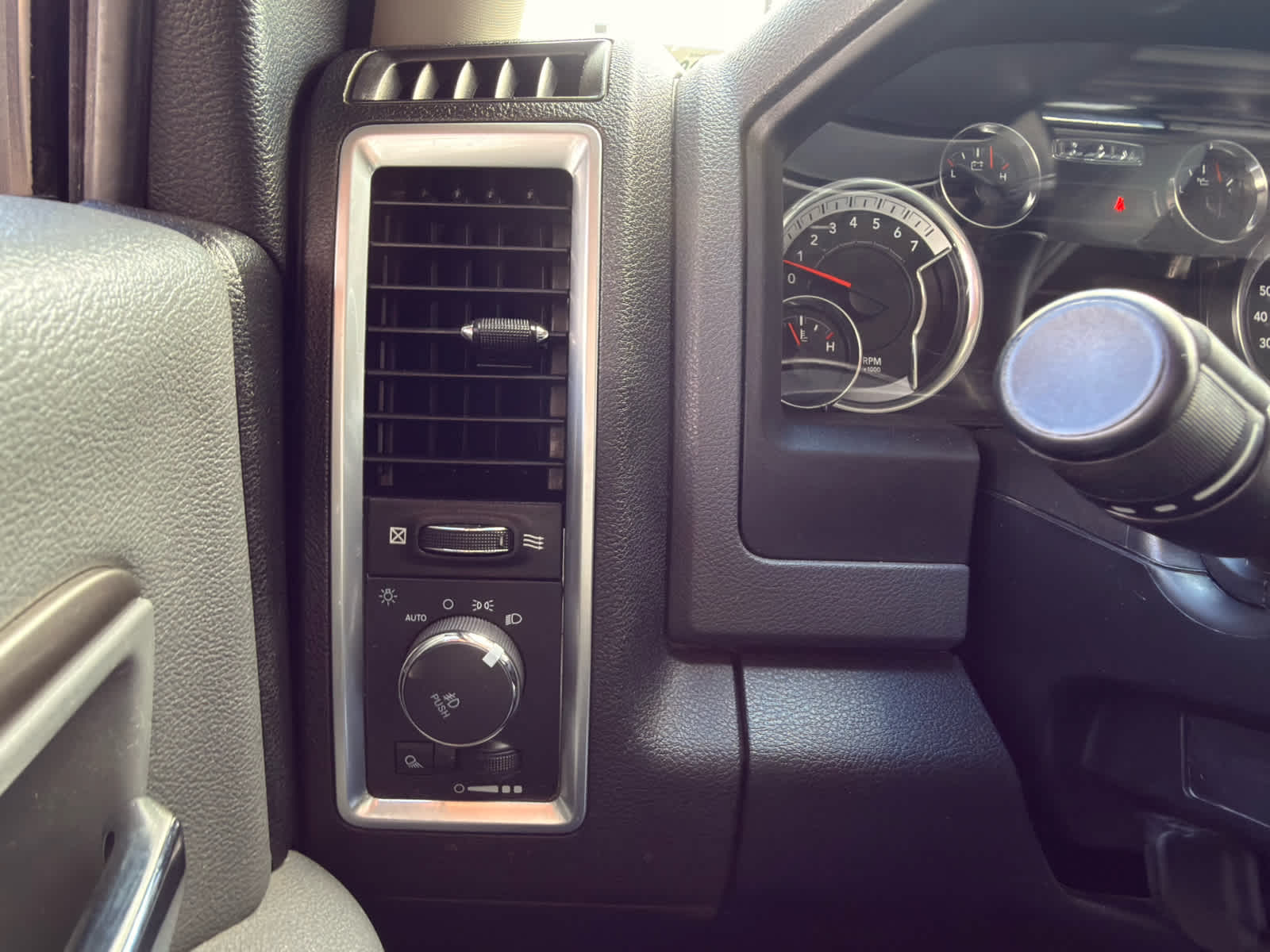 2017 RAM 1500 Big Horn Crew Cab 4x4 6'4" Box