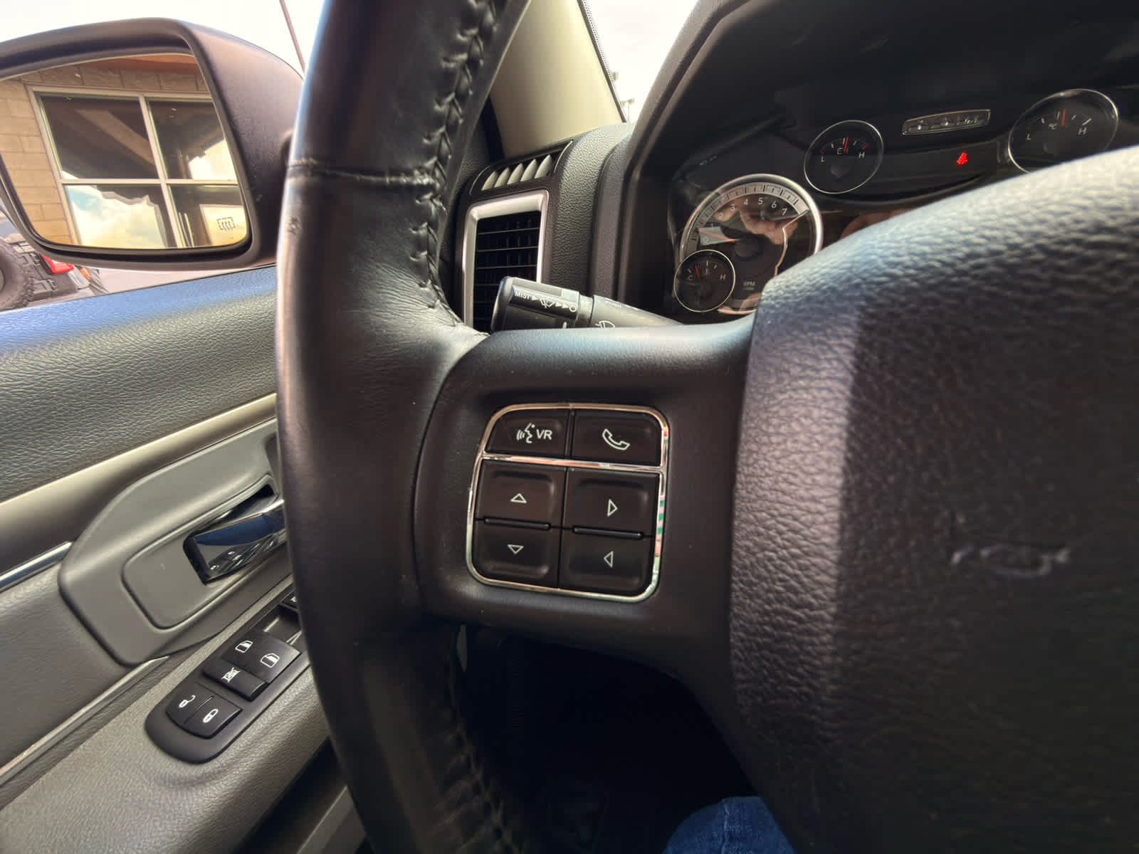 2017 RAM 1500 Big Horn Crew Cab 4x4 6'4" Box