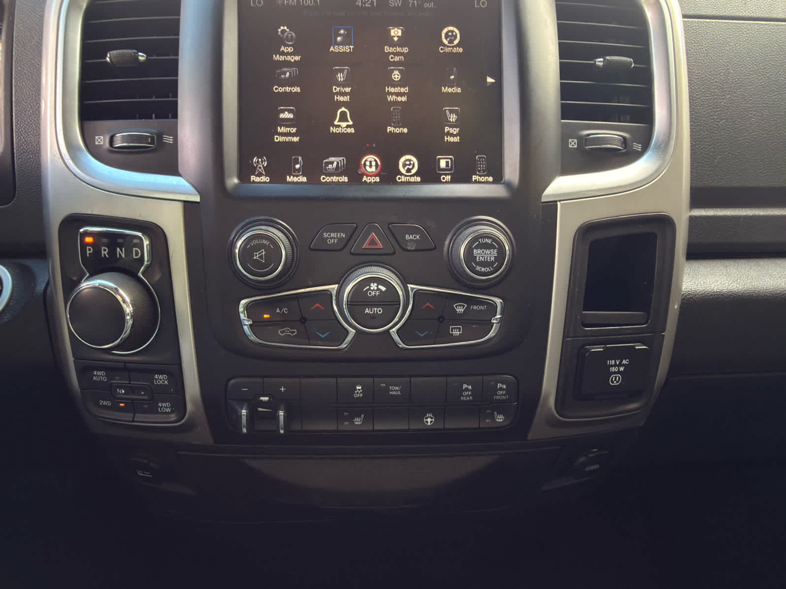 2017 RAM 1500 Big Horn Crew Cab 4x4 6'4" Box