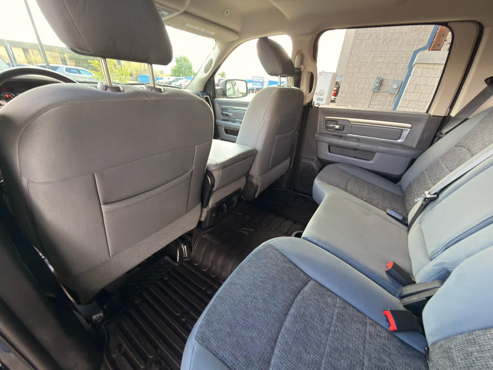 2017 RAM 1500 Big Horn Crew Cab 4x4 6'4" Box