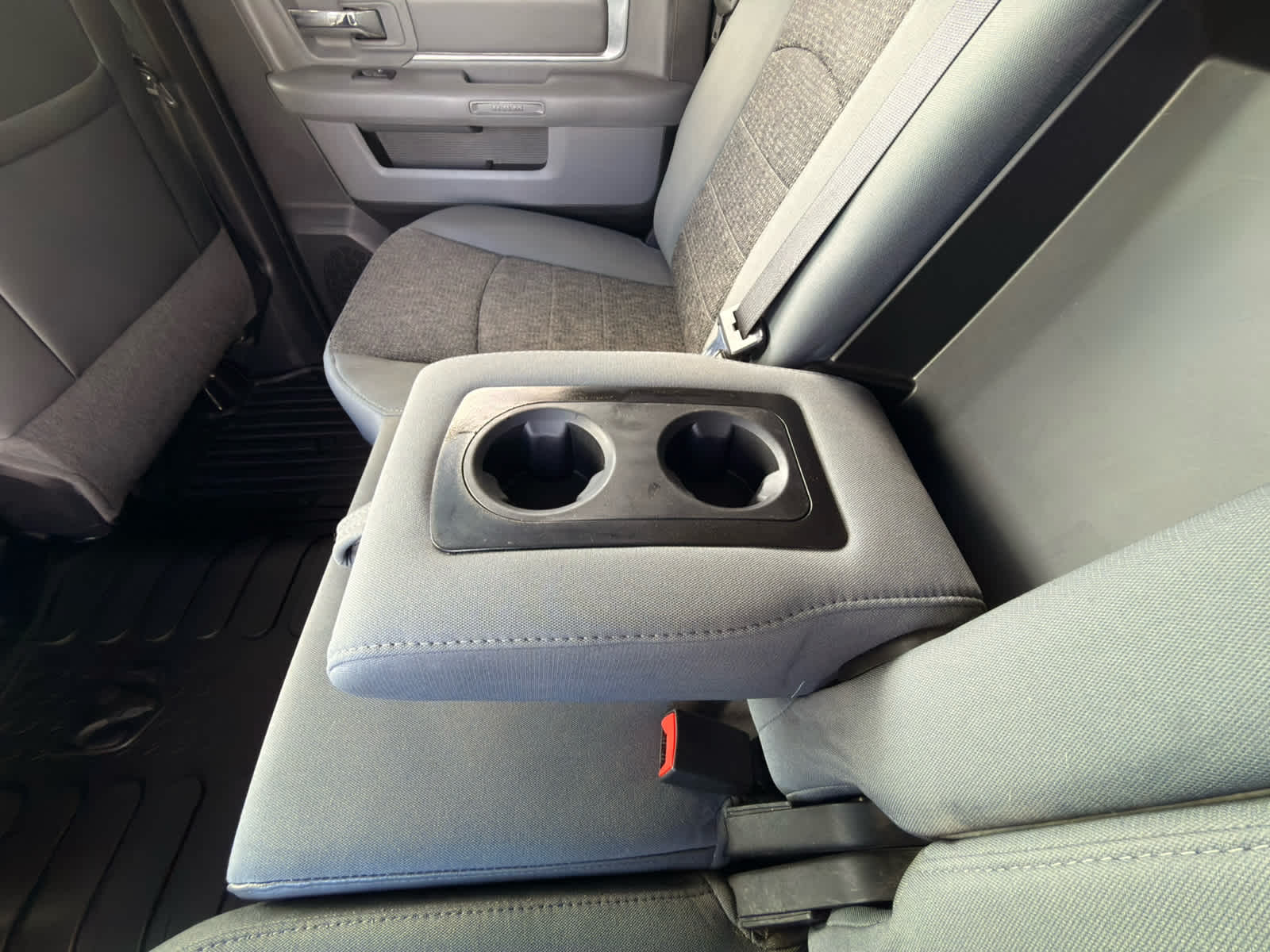 2017 RAM 1500 Big Horn Crew Cab 4x4 6'4" Box