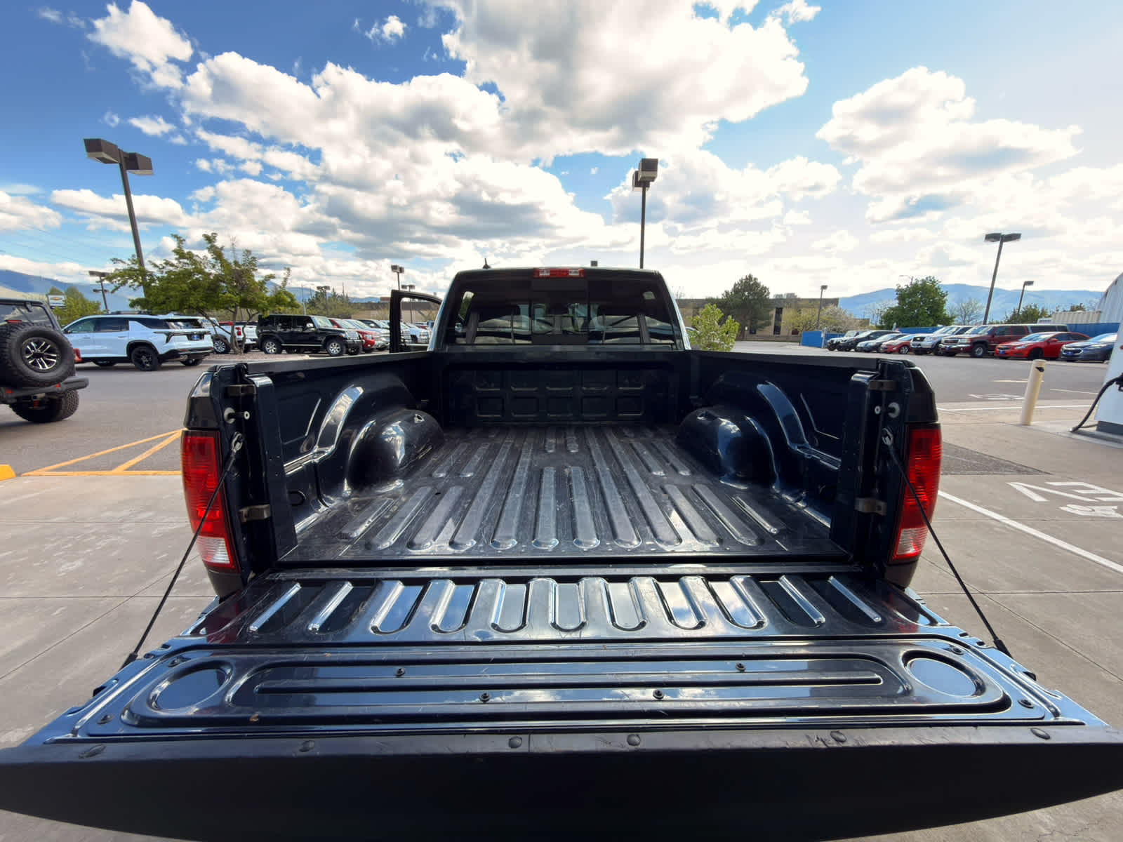 2017 RAM 1500 Big Horn Crew Cab 4x4 6'4" Box
