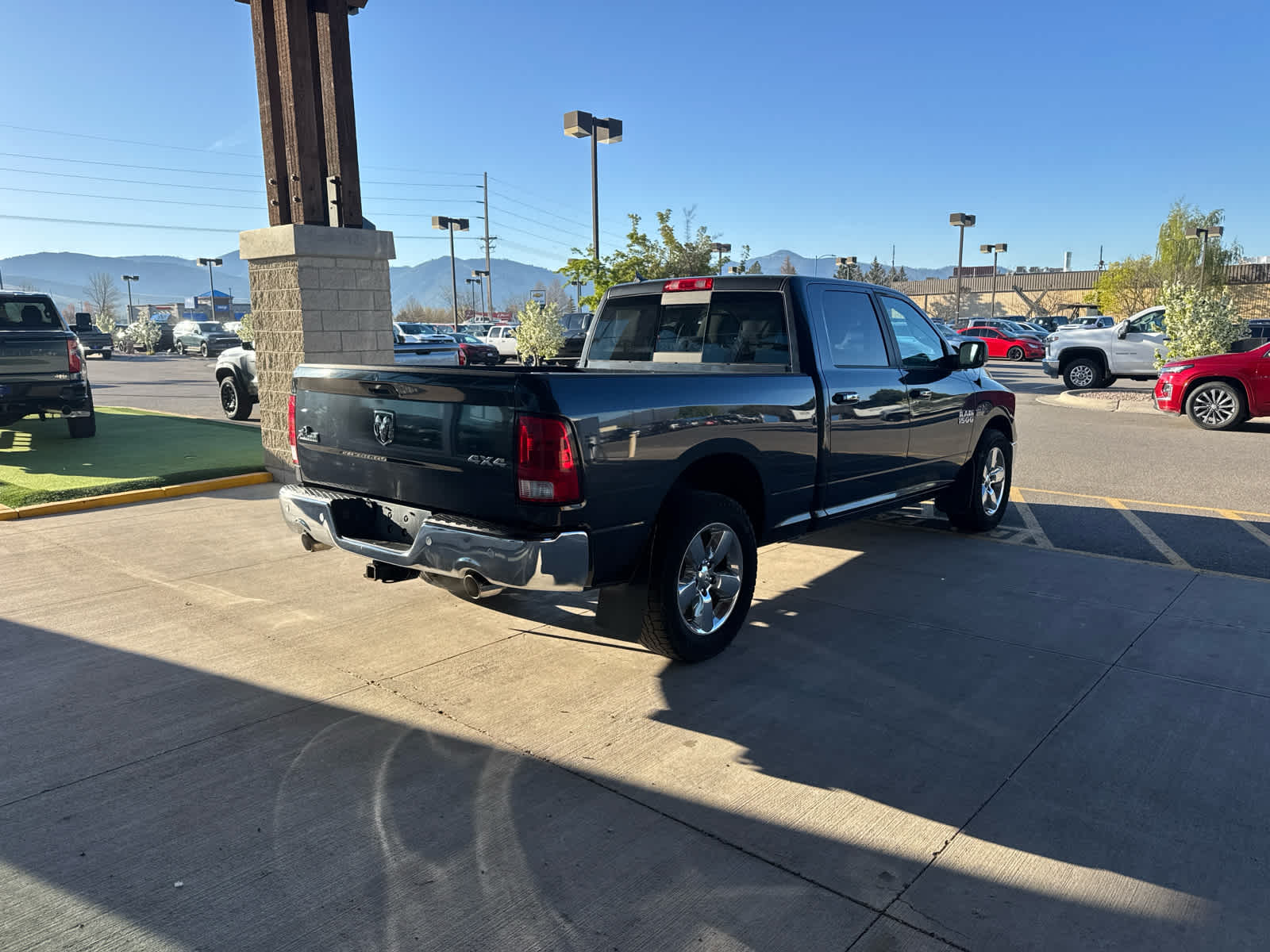 2017 RAM 1500 Big Horn Crew Cab 4x4 6'4" Box