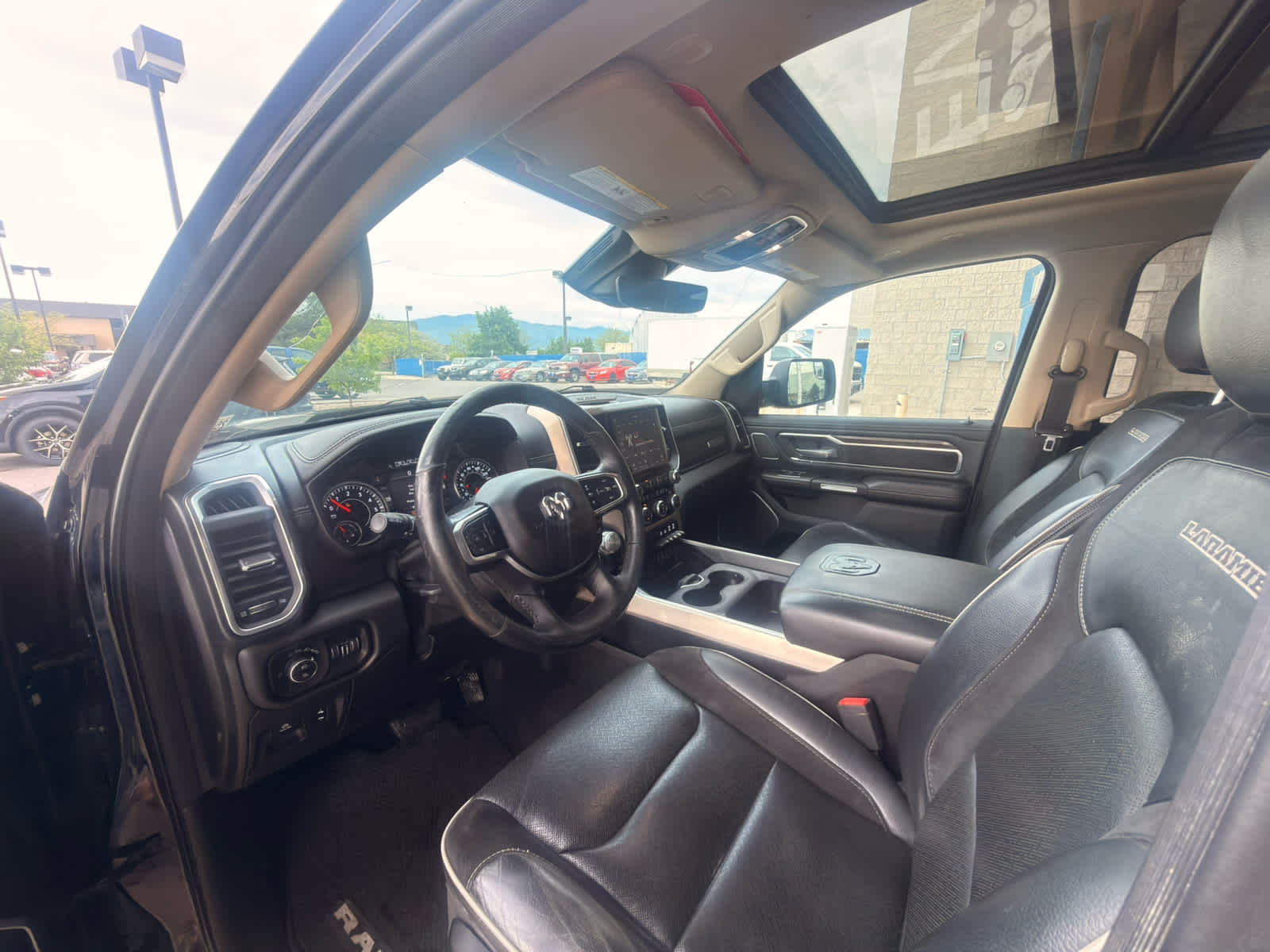 2019 RAM 1500 Laramie Crew Cab 4x4 5'7" Box