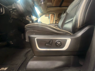 2019 RAM 1500 Laramie Crew Cab 4x4 5'7" Box