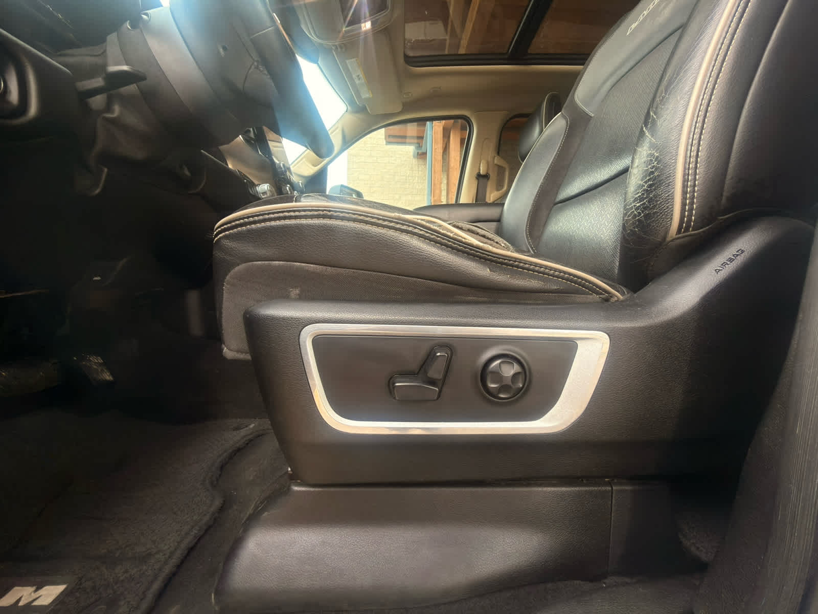 2019 RAM 1500 Laramie Crew Cab 4x4 5'7" Box