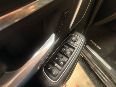 2019 RAM 1500 Laramie Crew Cab 4x4 5'7" Box