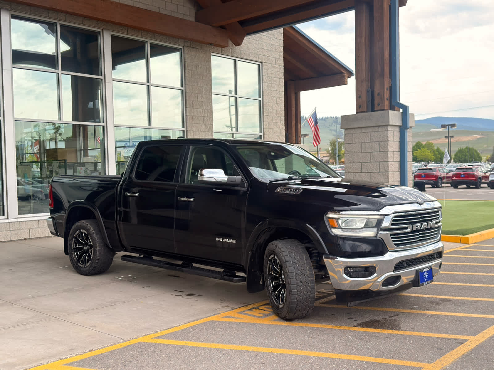2019 RAM 1500 Laramie Crew Cab 4x4 5'7" Box