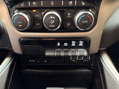 2019 RAM 1500 Laramie Crew Cab 4x4 5'7" Box