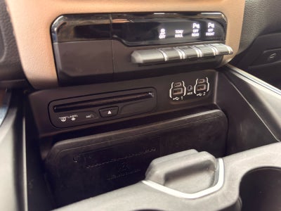 2019 RAM 1500 Laramie Crew Cab 4x4 5'7" Box
