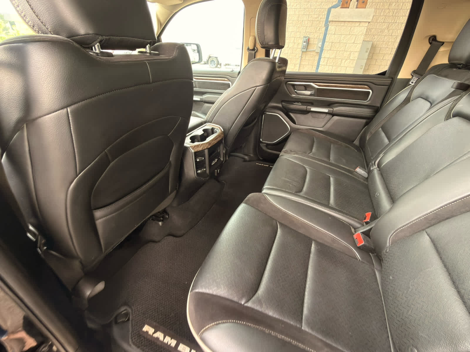 2019 RAM 1500 Laramie Crew Cab 4x4 5'7" Box