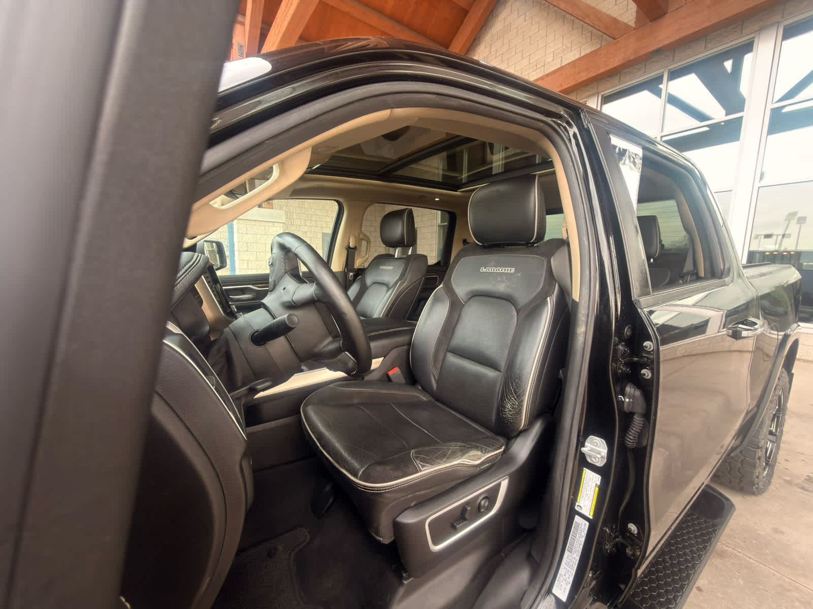2019 RAM 1500 Laramie Crew Cab 4x4 5'7" Box