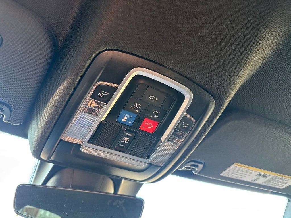 2024 RAM 1500 Laramie Crew Cab 4x4 5'7" Box