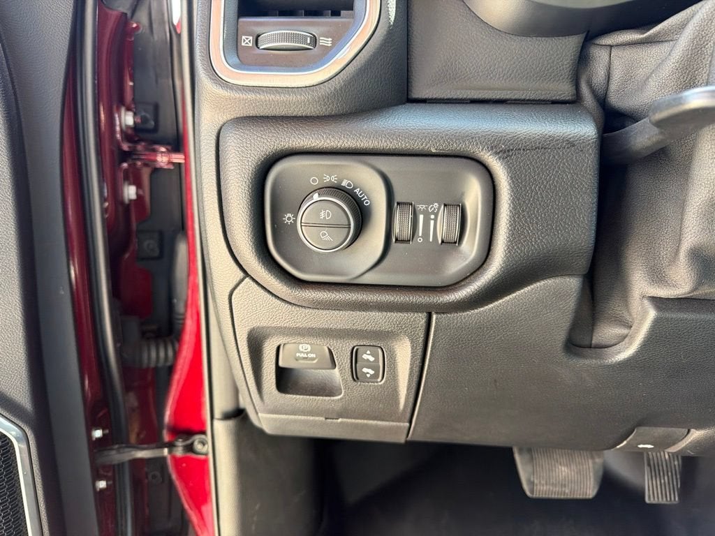 2020 RAM 1500 Laramie Crew Cab 4x4 6'4" Box