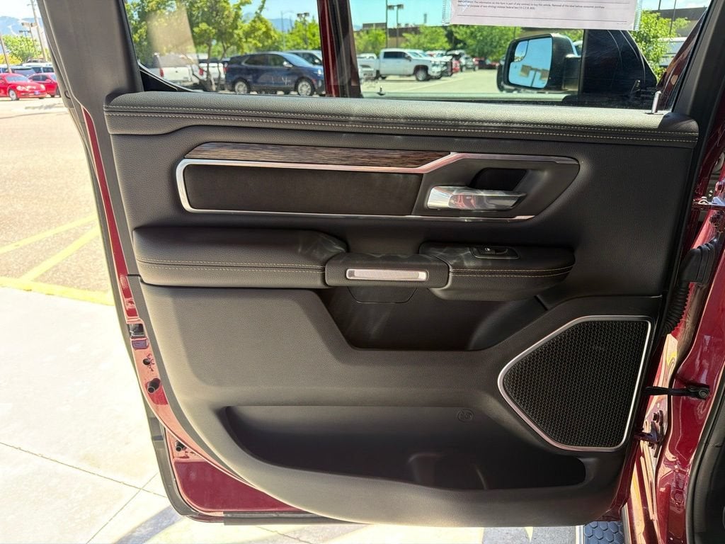 2020 RAM 1500 Laramie Crew Cab 4x4 6'4" Box