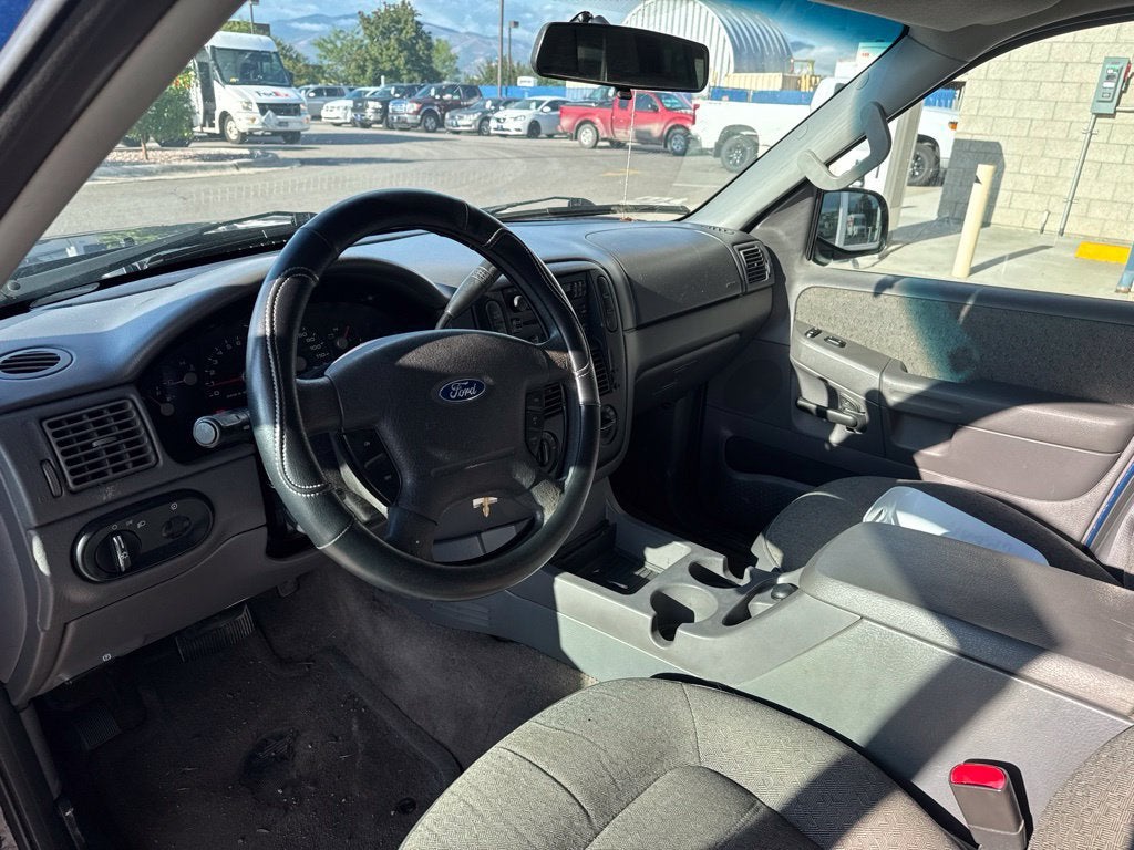 2004 Ford Explorer XLS