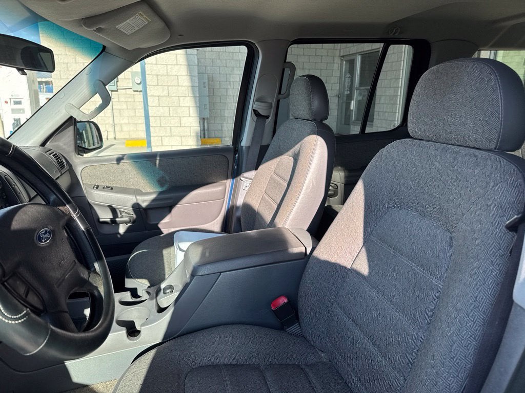 2004 Ford Explorer XLS