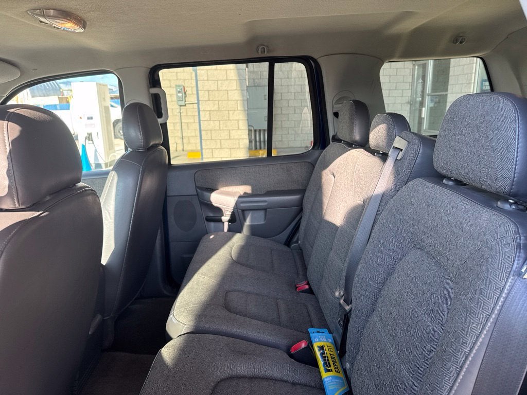 2004 Ford Explorer XLS