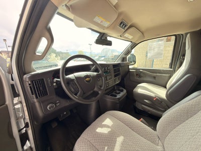 2025 Chevrolet Express Passenger 1LT