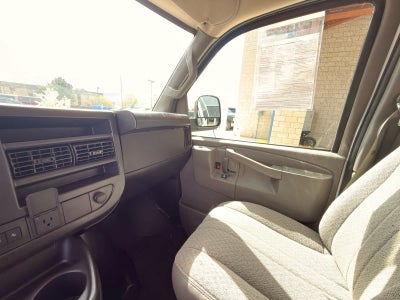 2025 Chevrolet Express Passenger 1LT