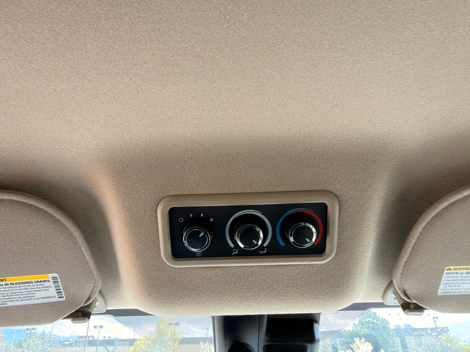2025 Chevrolet Express Passenger 1LT