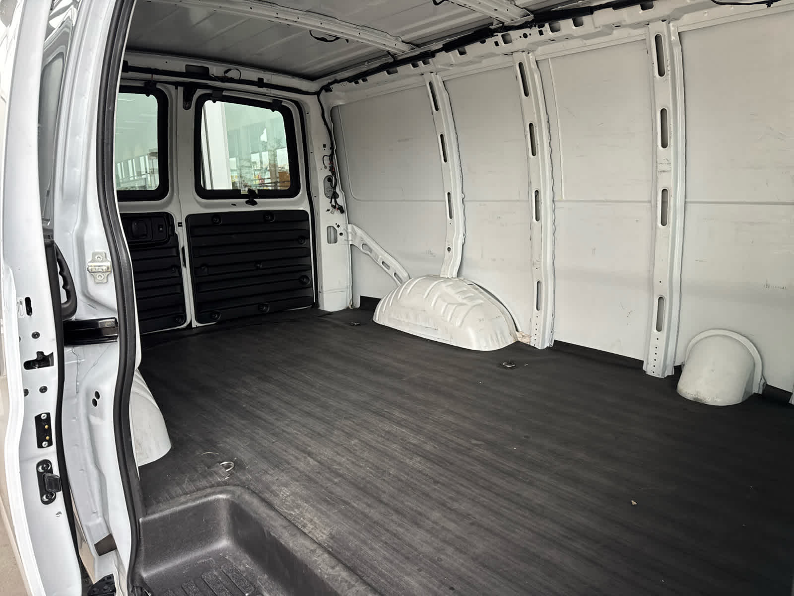 2024 Chevrolet Express Cargo 2500 WT