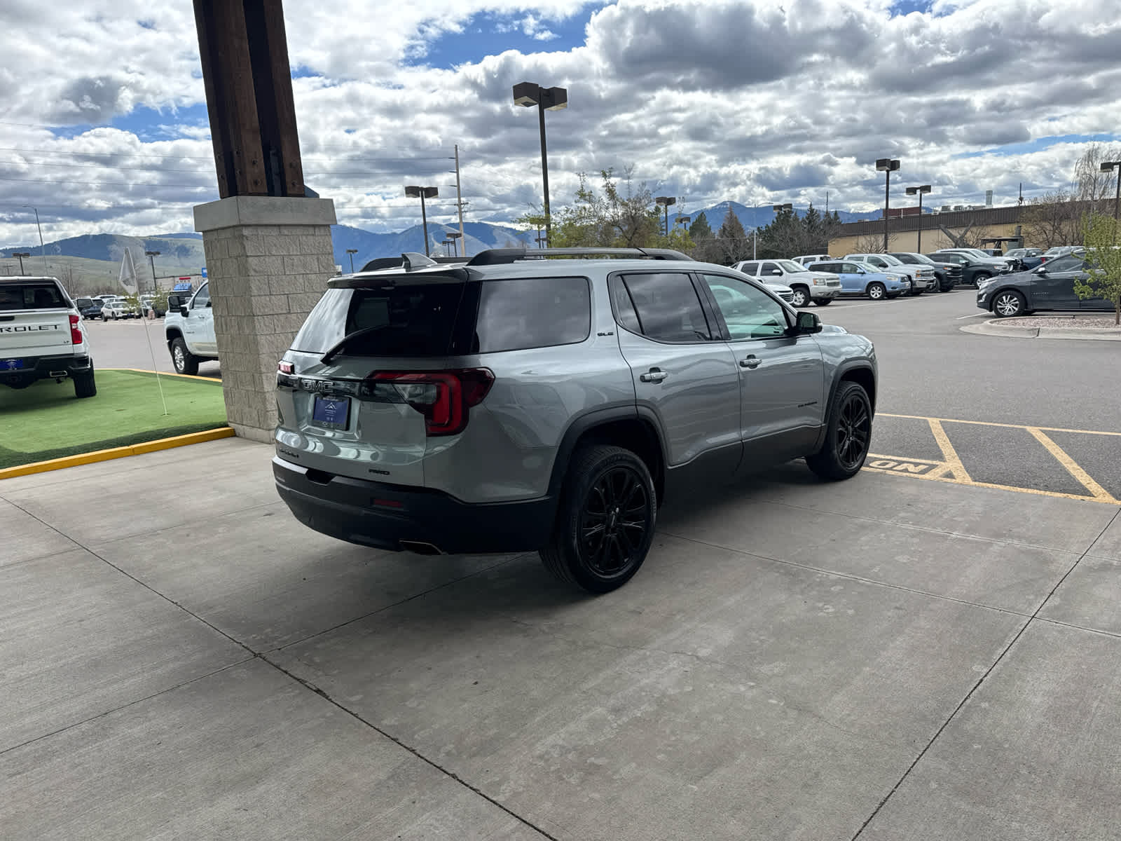 2023 GMC Acadia SLE