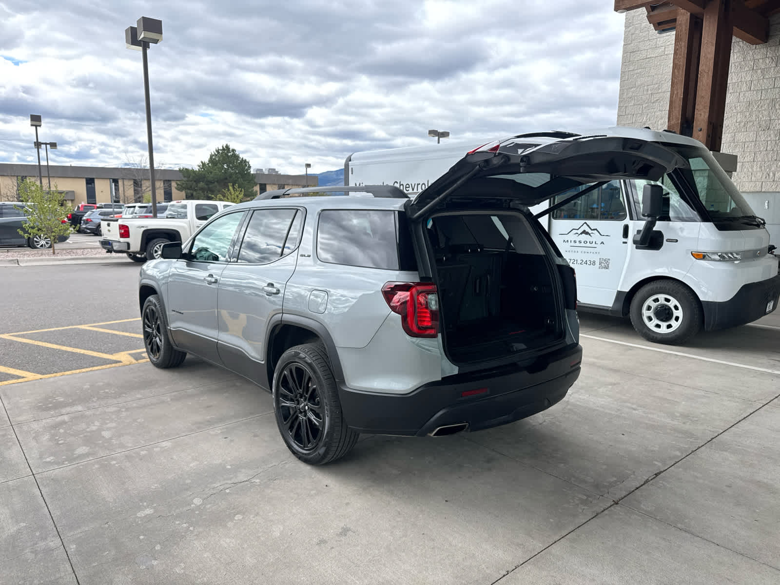 2023 GMC Acadia SLE