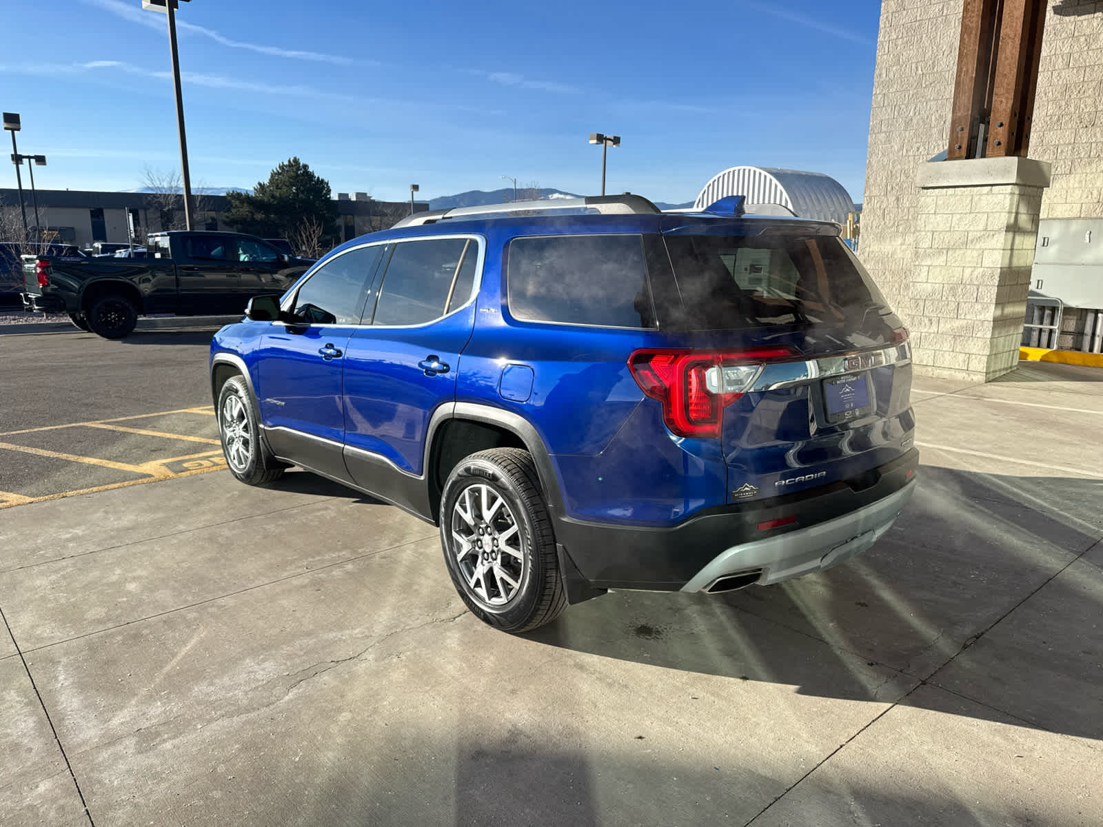 2023 GMC Acadia SLT