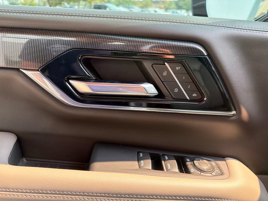 2025 GMC Yukon Elevation