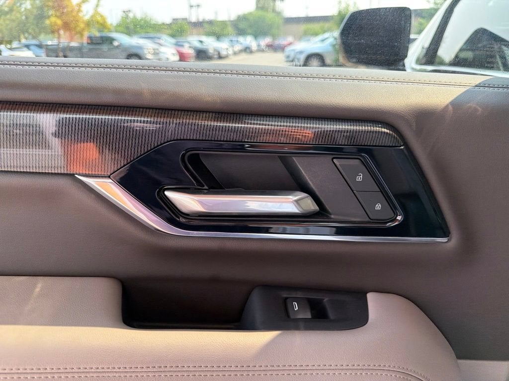 2025 GMC Yukon Elevation
