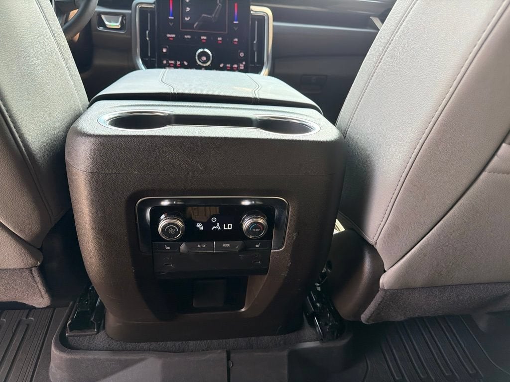 2025 GMC Yukon Elevation