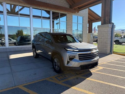 2025 Chevrolet Traverse LT