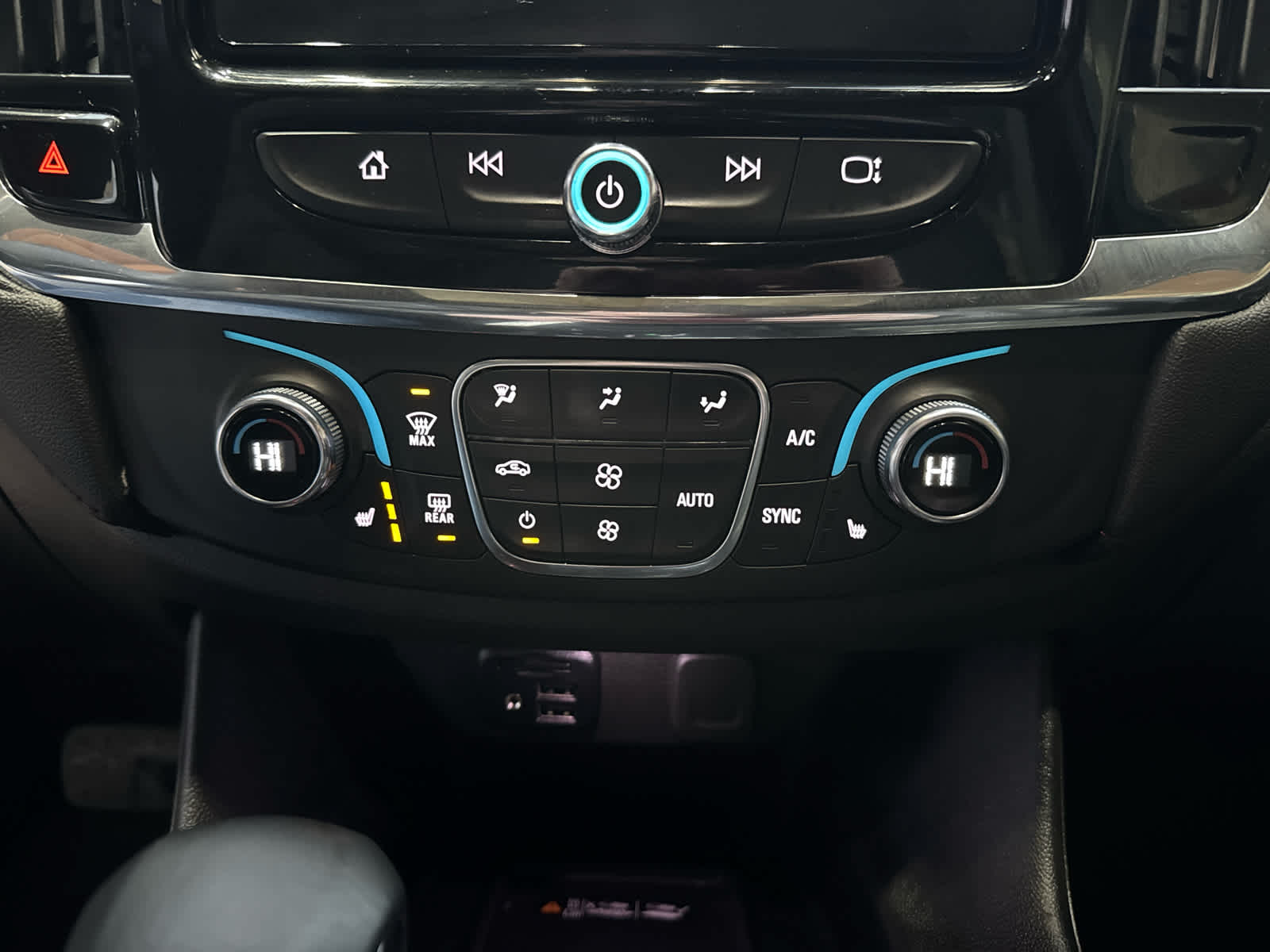 2023 Chevrolet Traverse RS