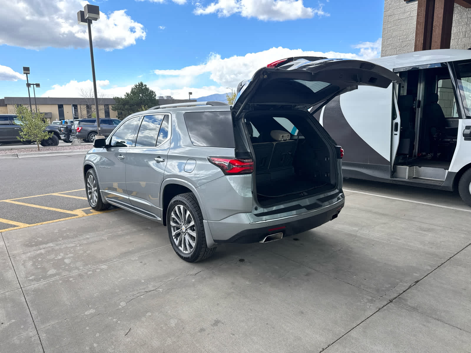 2023 Chevrolet Traverse Premier