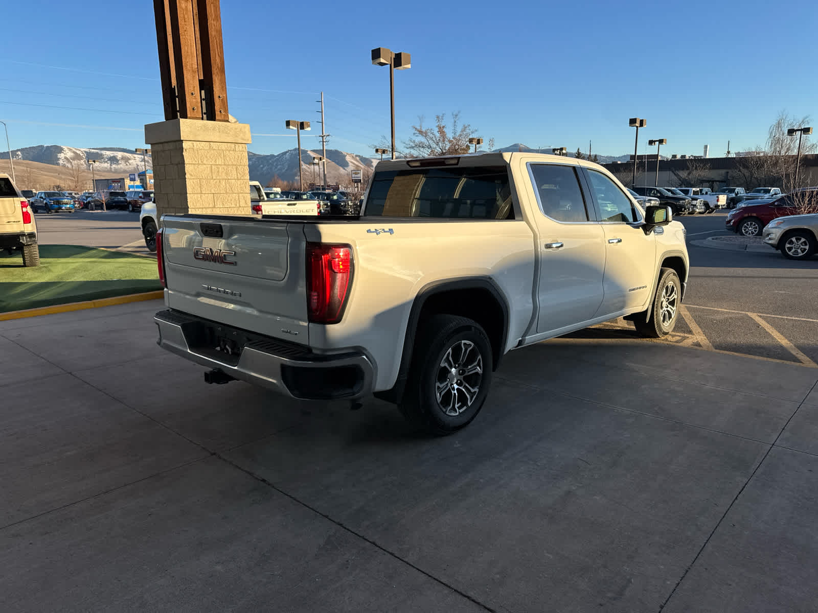 2025 GMC Sierra 1500 SLT