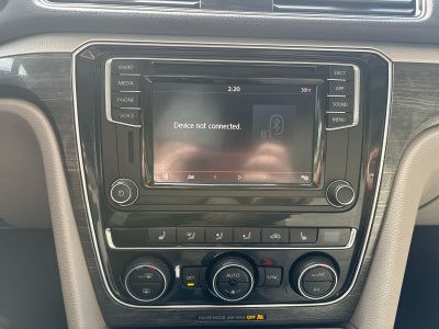2018 Volkswagen Passat 2.0T SE
